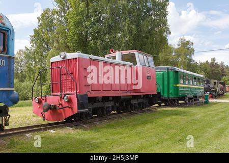 LAVASSARE, ESTONIA - 10 GIUGNO 2021: Museo ferroviario di Lavassaare è l'unico museo ferroviario a scartamento ridotto in Estonia, che comprende un worki Foto Stock