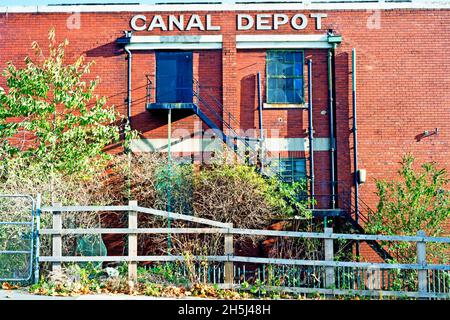 Old Canal Depot vicino al fiume Don, Doncaster, Inghilterra Foto Stock