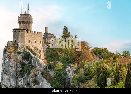 La Cesta, Tower o seconda torre si trova sul punto più alto del Monte Titano di vertici a San Marino Foto Stock