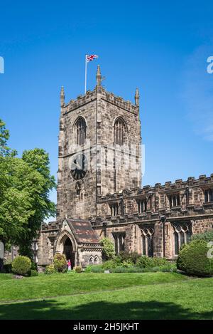 Chiesa Skipton, vista della torre della chiesa medievale della Santa Trinità Parrocchia (14 ° secolo) nel North Yorkshire città mercato di Skipton, Inghilterra Regno Unito Foto Stock