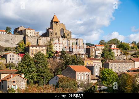 Il villaggio di Chanteuges nel dipartimento Haute Loire, Auvergne, Francia Foto Stock