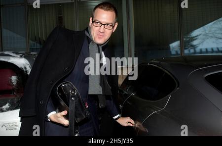 Kretinsky, proprietario di Sparta Praha, è diventato co-proprietario del club di calcio britannico West Ham United. Le sue partecipazioni del 1890 comprarono il 27% delle sue azioni, il 10 novembre 2021. +++FILE PHOTO+++ il proprietario del campionato ceco AC Sparta Praha Daniel Kretinsky lascia la sessione disciplinare della commissione dell'Associazione Ceca del Calcio (FACR) il 11 dicembre 2012. Lo scandalo della corruzione è stato innescato nel mese di settembre da Daniel Kretinsky, che ha dato al capo FACR Pelta informazioni su presunto irregolare supervisione delle partite da parte di arbitri nel calcio ceco professionale. Pelta ha consegnato i documenti pertinenti alla polizia. (CTK pH Foto Stock