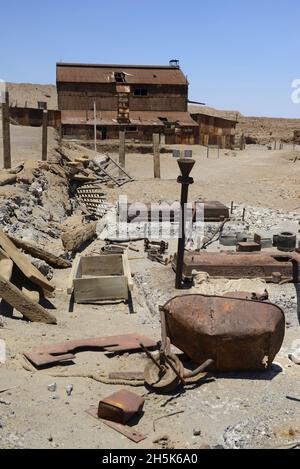 Fabbrica abbandonata e vecchia miniera di Humberstone nel deserto di Atacama nel Cile settentrionale; Humberstone, Cile Foto Stock