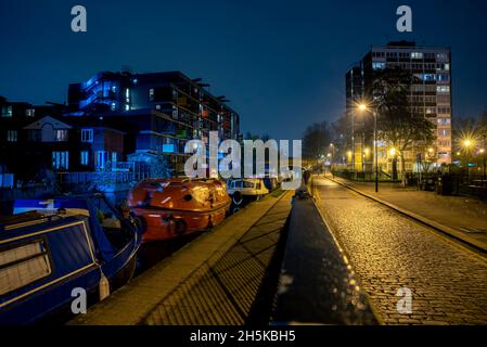 Regents Canal di notte a Shoreditch, Londra, Regno Unito; Londra, Inghilterra Foto Stock