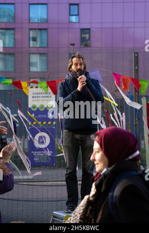 Glasgow, Scozia, Regno Unito. 10 novembre 2021. Glasgow,Scotland, 10/11/2021, speaker at cop26 Outside Fence Credit: Reiss McGuire/Alamy Live News Foto Stock