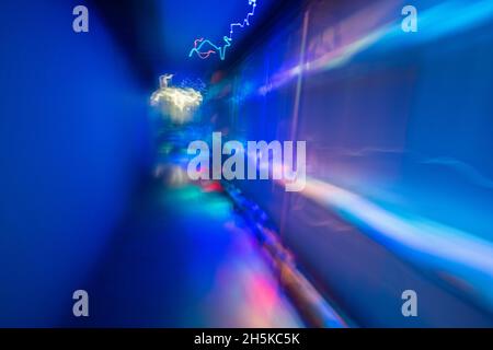 Illuminazione colorata Algonquin radio Observatory tunnel. Algonquin Provincial Park, Nipissing Township, Ontario, Canada Foto Stock