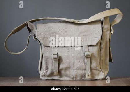 elegante borsa a spalla in tessuto grezzo Foto Stock