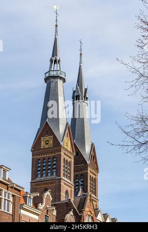 Guglie gemelle di Posthoornkerk, una chiesa ad Amsterdam; Amsterdam, Olanda del Nord, Paesi Bassi Foto Stock