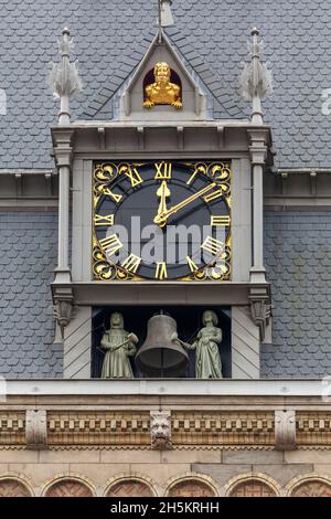 Dettaglio del campanile del Rijksmuseum, un museo nazionale olandese; Amsterdam, Olanda del Nord, Paesi Bassi Foto Stock