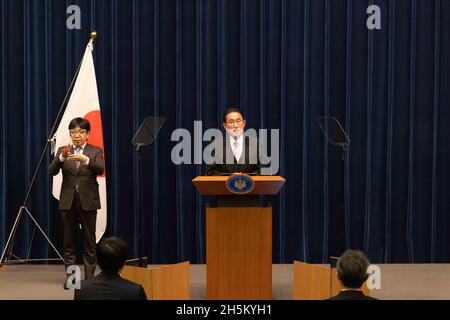 Tokyo, Giappone. 10 novembre 2021. Il primo ministro giapponese, Kishida Fumio, intervenendo durante la sua conferenza stampa a Kantei dopo che il Partito democratico liberale ha vinto l'elezione della Camera dei rappresentanti (31 ottobre 2021) come nominato primo ministro. (Foto di Stanislav Koggiku/SOPA Images/Sipa USA) Credit: Sipa USA/Alamy Live News Foto Stock