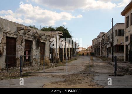 Confine recinzione della città fantasma di Famagosta, Cipro settentrionale Foto Stock