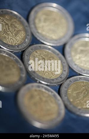 Macro colpi di monete euro sfondo 2 euro moneta anno di fabbricazione 2002 paese Grecia alta qualità grande formato print2 Foto Stock