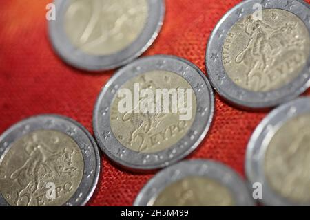 Macro colpi di monete euro sfondo 2 euro moneta anno di fabbricazione 2002 paese Grecia alta qualità grande formato print2 Foto Stock