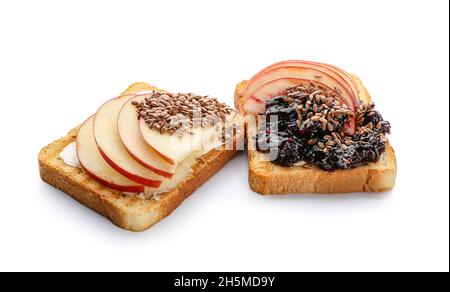 Gustosi sandwich con frutta e semi di lino su sfondo bianco Foto Stock