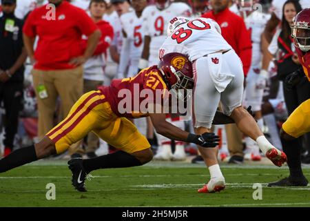 La sicurezza dei Trojans della California del sud Isaiah Pola-Mao (21) affronta il Brent Kuithe dell'estremità stretta degli Stati Uniti dello Utah (80) durante una partita di calcio dell'NCAA, sabato 9 ottobre, Foto Stock