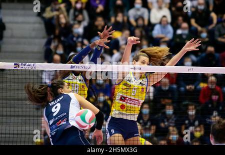 Lauren James del Chelsea FC Donne durante il Volleyball Italian Series A1 Women match tra reale Mutua Fenera Chieri vs Imoco Volley Conegliano a PalaFenera, Chieri/Torino il 10 novembre 2021. Foto Nderim Kaceli Foto Stock