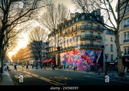 Parigi, Francia - 20 marzo 2021: Bella pittura in boulevard Saint Michel a Parigi Foto Stock