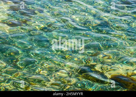 Rocce sotto l'acqua, St. Lunaire-Griquet, Terranova e Labrador NL, Canada Foto Stock