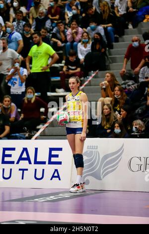 Chieri, Italia. 10 novembre 2021. Megan Eileen Courtney di Imoco Volley durante il Volley Italiano Serie A1 Women Match tra reale Mutua Fenera Chieri vs Imoco Volley Conegliano a PalaFenera, Chieri/Torino il 10 novembre 2021. Photo Nderim Kaceli Credit: Independent Photo Agency/Alamy Live News Foto Stock