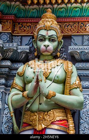 Il dio delle scimmie Hanuman dallo Sri Krishnan Tempio Singapore. Hanuman è un ardente devoto di Rama. Hanuman è figlio di Anjani e Kesari Foto Stock