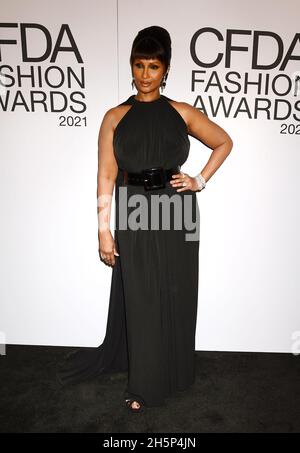 Iman arriva per il 2021 CFDA Fashion Awards Credit: Jennifer Greylock/Alamy Live News Foto Stock