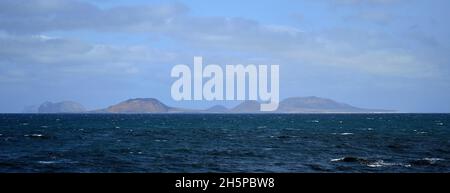 Isola di la Graciosa e gli isolotti a sinistra, a nord di Lanzarote, Isole Canarie, Spagna Foto Stock