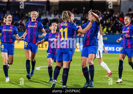 Alexia Putellas festeggia con i compagni di squadra Frigolina Rolfo, Aitana Bonmati, MAPI Leon e Marta Torrejon dopo aver segnato un gol durante la UEFA Women's Champions League, partita di calcio del Gruppo C tra il FC Barcelona e il TSG 1899 Hoffenheim il 10 novembre 2021 allo stadio Johan Cruyff di Sant Joan Despi, Barcellona, Spagna - Foto: Javier Borrego/DPPI/LiveMedia Foto Stock