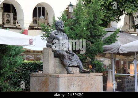 SALONICCO, GRECIA - 15 SETTEMBRE 2012: È un monumento ad Aristotele sulla piazza con lo stesso nome nel centro della città. Foto Stock