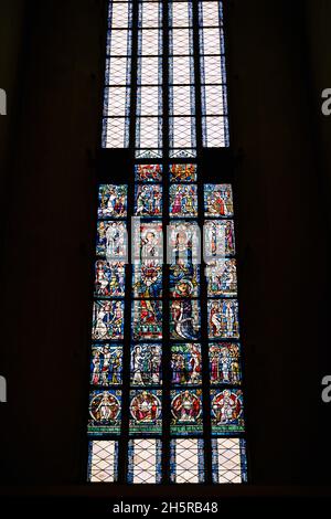 Enormi vetrate del Duomo. Italia, Milano Foto Stock