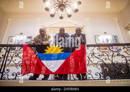 pic mostra: Tre grandi e cavalieri d'Antigua dell'India occidentale Sir Curtly Ambrose, Sir Richie Richardson e Sir Andy Roberts al Ro Foto Stock