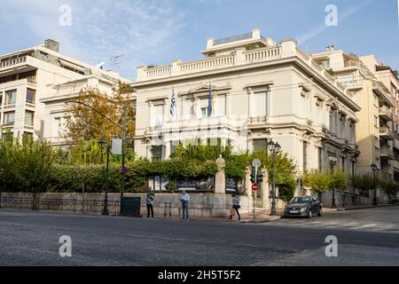 Atene, Grecia. Novembre 2021. Vista esterna del Museo Benaki della Cultura greca nel centro della città Foto Stock