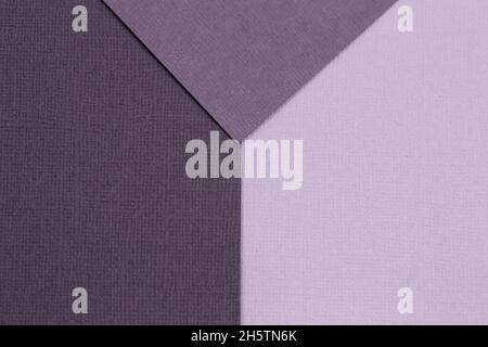 Sfondo geometrico della carta dal viola. Spazio per la copia, posizione per il testo. Vista dall'alto. Foto Stock