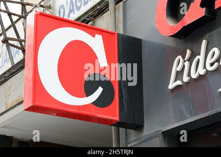 VALENCIA, SPAGNA - 10 NOVEMBRE 2021: CARLIN è leader nel settore della Franchising di cancelleria in Spagna Foto Stock
