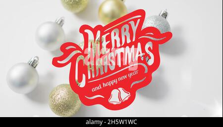 Immagine di buon testo di natale su baubles Foto Stock