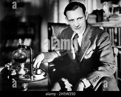 Trevor Howard, in set del British Film, 'One Woman's Story', British Title: 'The Passionen Friends', Universal International, 1949 Foto Stock