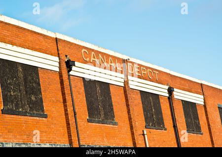 Old Canal Depot vicino al fiume Don, Doncaster, Inghilterra Foto Stock