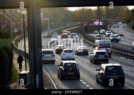 Traffico pesante sulla tangenziale A3 in direzione New Malden. Greater London Inghilterra Regno Unito Foto Stock