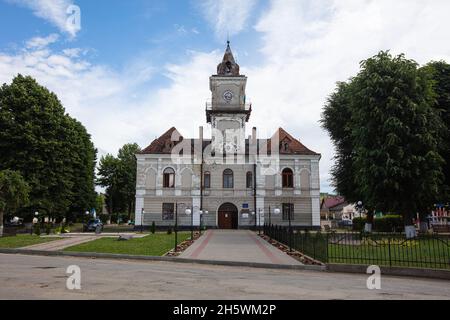 Dobromyl, Ucraina - Luglio, 2021: Municipio a Dobromyl, Ucraina Foto Stock