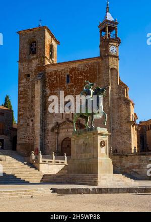 Statua del conquistador spagnolo Francisco Pizarro nella piazza principale di Trujillo, dello scultore americano Charles Cary Rumsey. Foto Stock