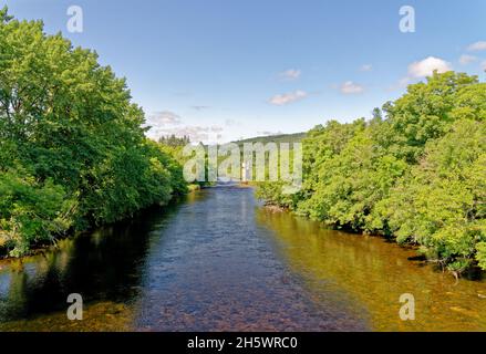 Lungo le rive del canale Caledoniano verso Loch Ness, Fort Augustus, Highland, Scozia, Regno Unito, Europa. 20 luglio 2021 Foto Stock