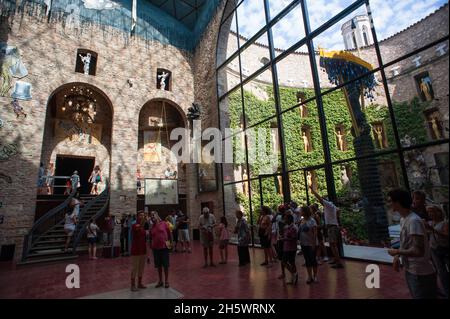 FIGUERES, SPAGNA - 6 AGOSTO 2021: Vista interna del Museo e Teatro Salvador Dalí a Figueres Foto Stock