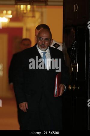 Londra, Inghilterra, Regno Unito. 11 Nov 2021. Il Segretario di Stato per l'Educazione NADHIM ZAHAWI è visto lasciare 10 Downing Street dopo 5 ore di riunione del gabinetto. (Credit Image: © Tayfun Salci/ZUMA Press Wire) Credit: ZUMA Press, Inc./Alamy Live News Foto Stock