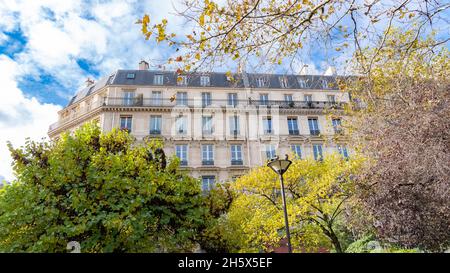 Parigi, splendidi edifici, boulevard Voltaire nel quartiere 11e Foto Stock