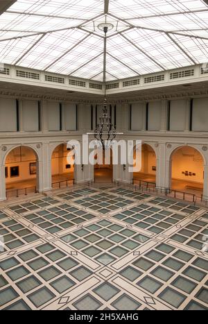 Cortile nel Brooklyn Museum of Art di New York Foto Stock