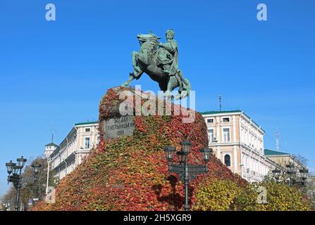 Statua equestre di Bohdan Khmelnytsky a Kyiv Foto Stock