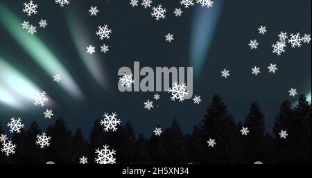 Immagine della neve che cade a natale su aurora e abeti Foto Stock