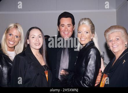 23 ottobre 1999, Las Vegas, Nevada, USA: WAYNE NEWTON con la famiglia a Mike Tyson VS. Orlin Norris, MGM Grand a Las Vegas 1999. (Credit Image: © Kelly Jordan/ZUMA Press Wire) Foto Stock