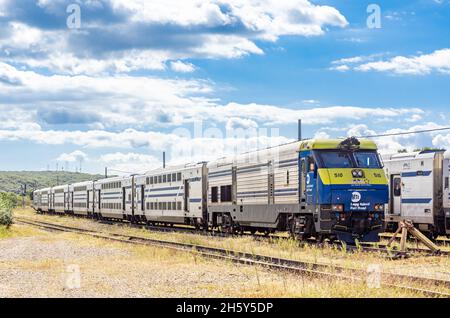 Motore e automobili LIRR a Montauk, NY Foto Stock