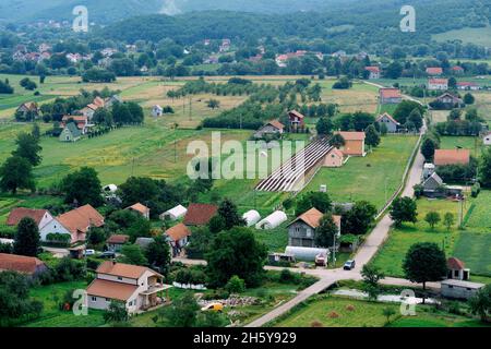 Giardinaggio in un villaggio vicino a Niksic. Montenegro Foto Stock