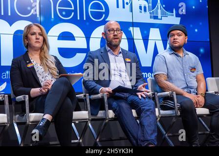 Un panel discute il censimento del 2020 e la comunità LGBTQ sul Michelle Meow Show al Commonwealth Club di San Francisco. Da sinistra a destra: Clair Farley, Rafael Mandelman, e Jose Jojo Ty ca. 31 gennaio 2020 Foto Stock